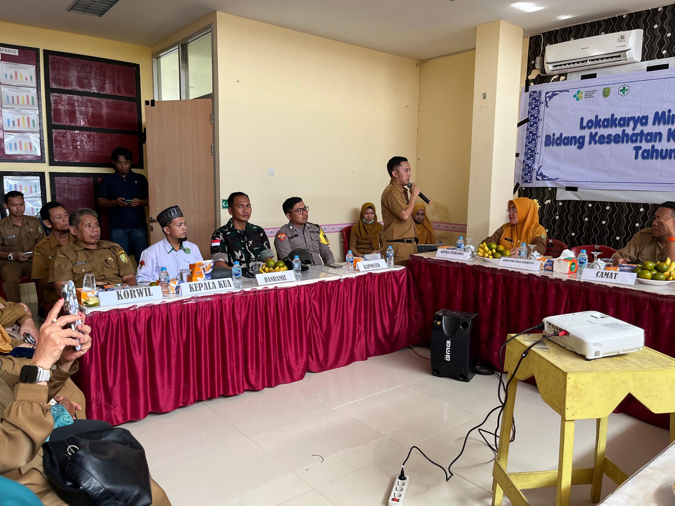 Tingkatkan Koordinasi Bidang Kesehatan, Babinsa Koramil 05/Pemangkat Hadiri Lokakarya Mini