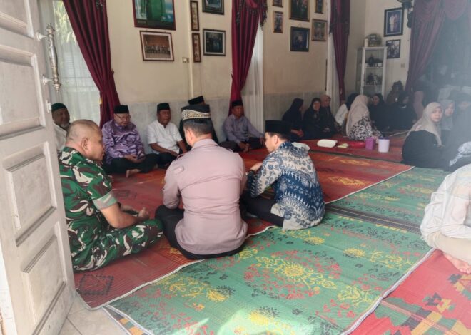 Wujud Empati Terhadap Sesama, Danramil 07/Teluk Keramat Laksanakan Takziah Ke Rumah Duka Camat Teluk Keramat