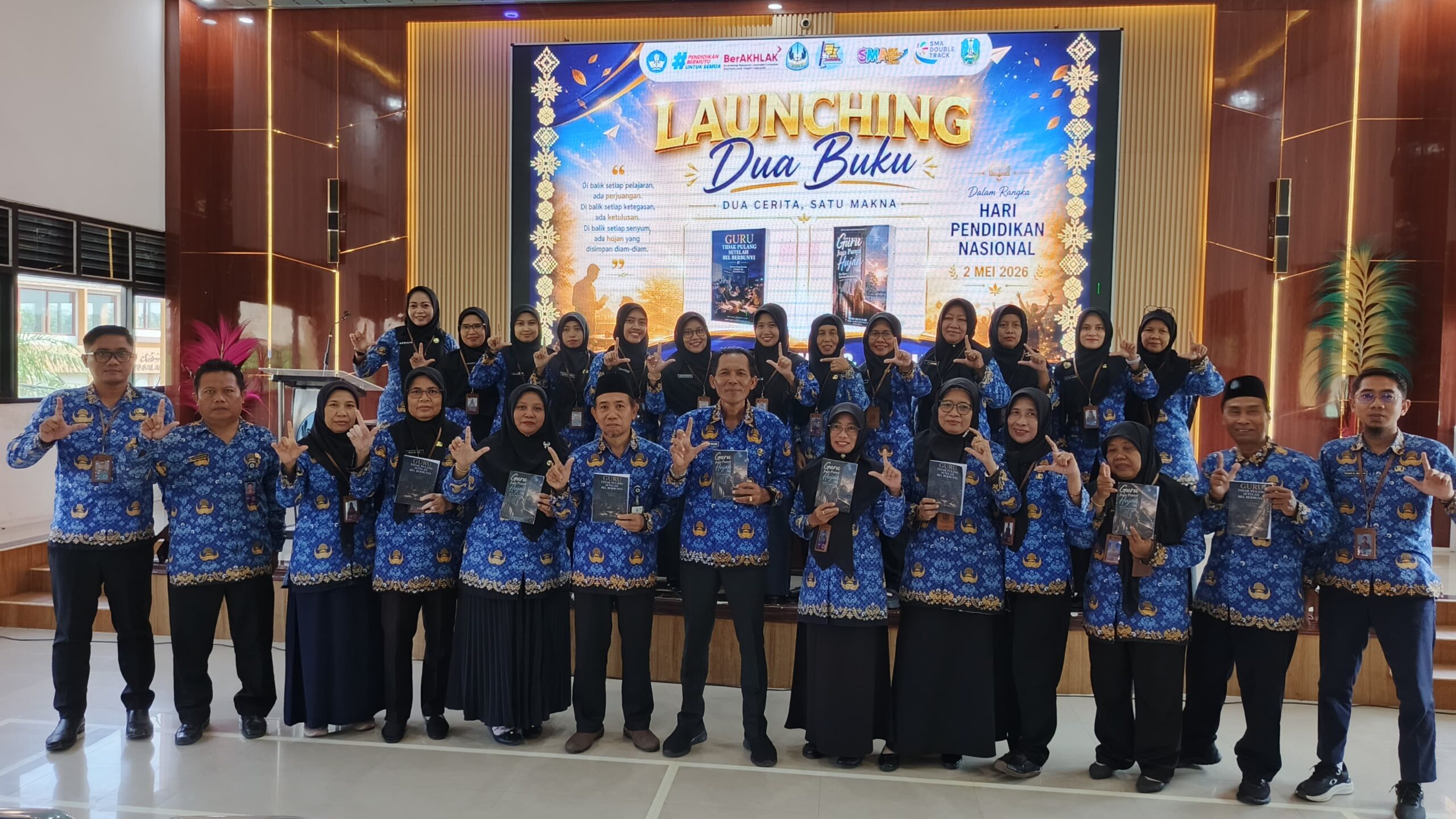 Luncurkan 2 Buku “Guru Juga Punya Hujan” dan “Guru Tidak Pulang Saat Bell Berbunyi”, Wujud Karya Sastra SMAN 1 Karangbinangun