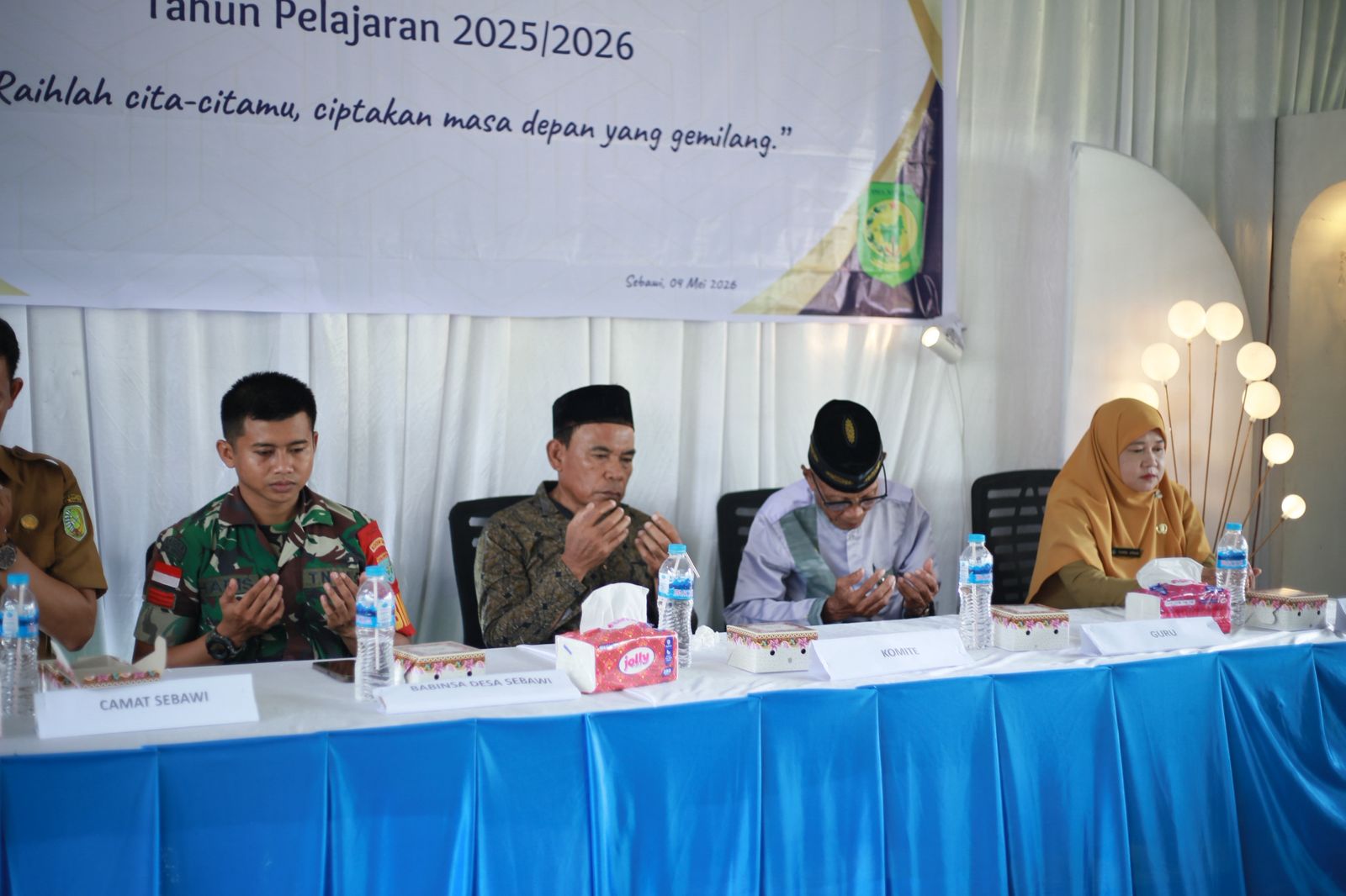 Beri Dukungan Terhadap Dunia Pendidikan, Anggota Koramil 01/Sambas Hadiri Pelepasan Siswa Kelas XII