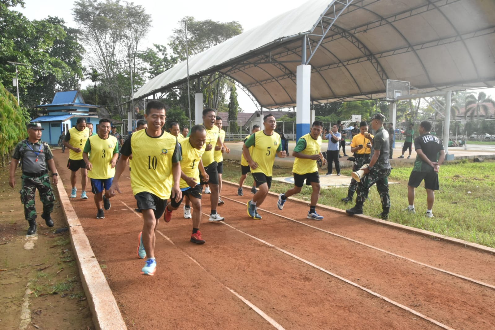 Kodim 1002/HST Gelar Tes Kesegaran Jasmani di Lapangan Pelajar Barabai