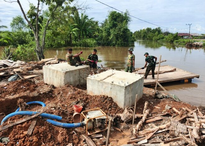 Pengecoran Tepi Dekat Tuntas, Personel Kodim 1009/Tanah Laut Kebut Droping Material ke Tepi Jauh