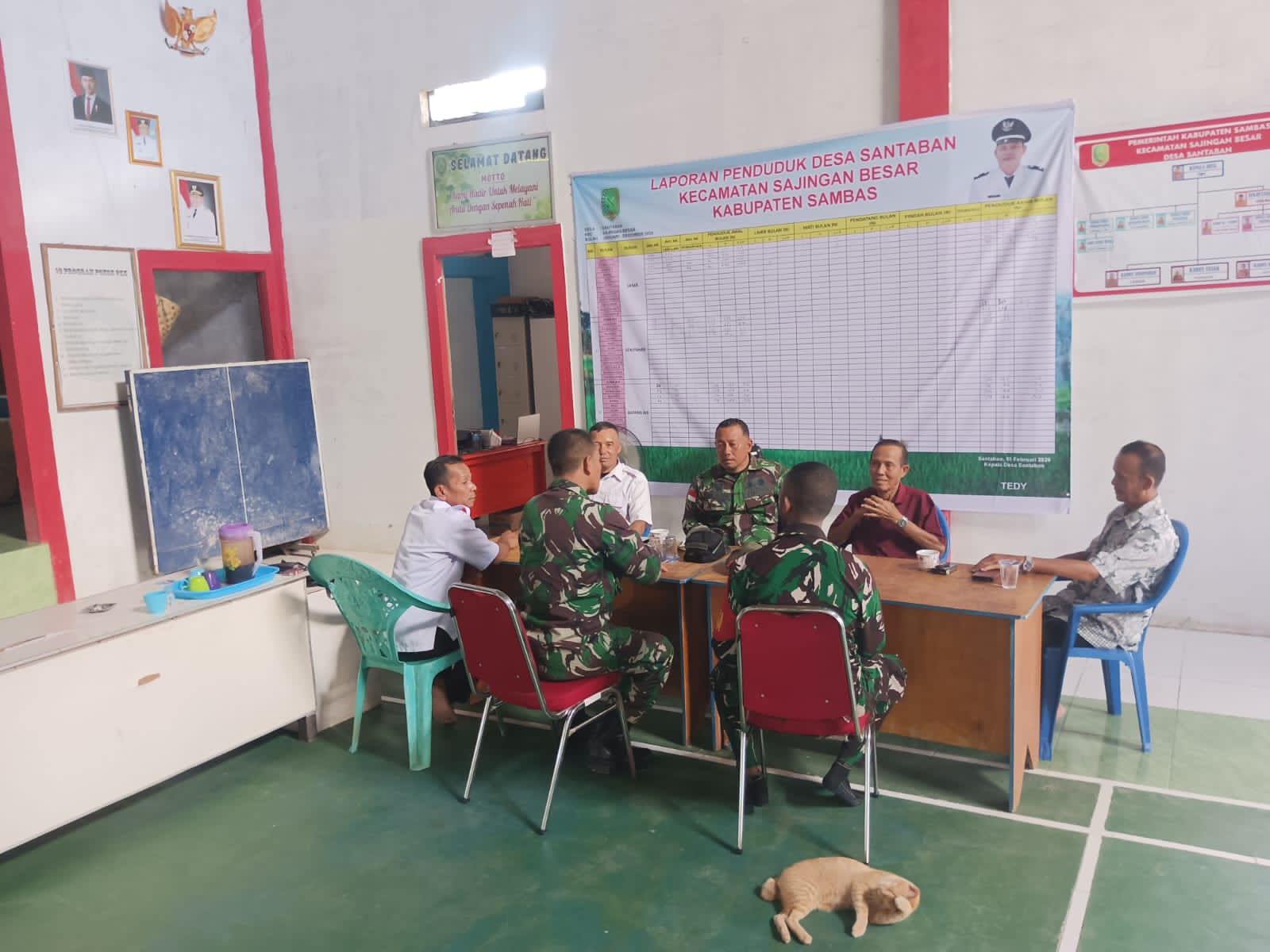 Jalin Silaturahmi, Danramil 1208-02/Sejangkung Komsos ke Kantor Desa Wilayah Binaan