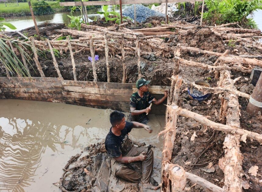 Berkutat dengan Lumpur, Penggalian Pondasi Cakar Ayam Angkur Box Jembatan Garuda Tepi Jauh Dimulai