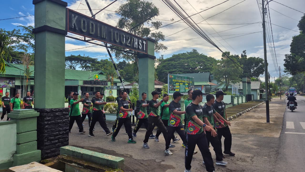 Olahraga Rutin, Kodim 1002/HST Gelar Pembinaan Fisik Prajurit