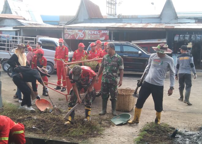 Gerakan Indonesia Asri, Anggota Koramil 06/Selakau Gotong Royong Bersama Warga Bersihkan Pasar