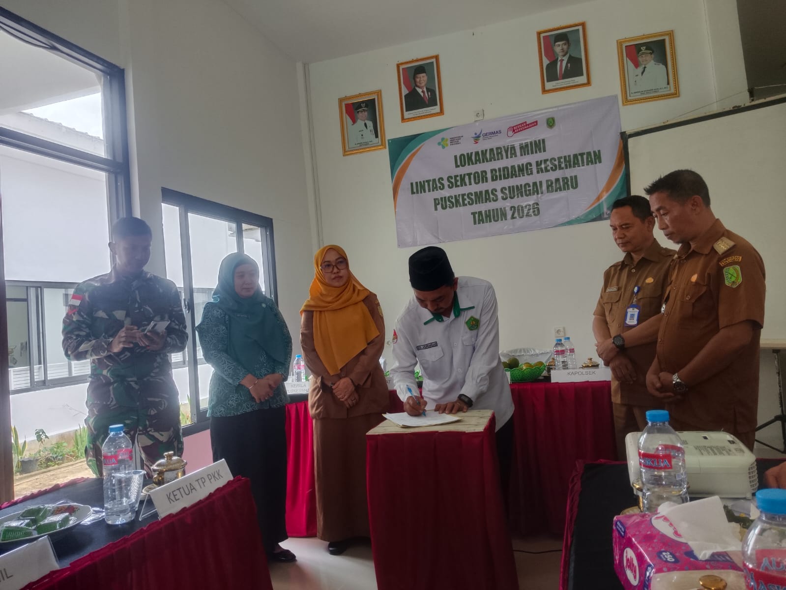 Wakili Danramil, Babinsa Sungai Baru Koramil 1208-07/Teluk Keramat Hadiri Lokakarya Mini Bidang Kesehatan