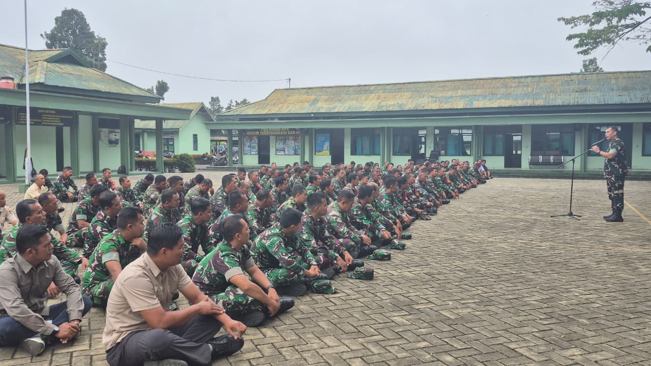 Pererat Komunikasi dengan Anggota, Dandim 1002/HST Gelar Jam Komandan