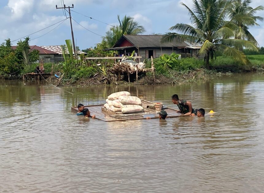 Tembus Medan Berat, Personel Kodim 1009/Tanah Laut Kebut Pengangkutan Material Demi Pengecoran Angkur Box Tepi Jauh Jembatan Garuda