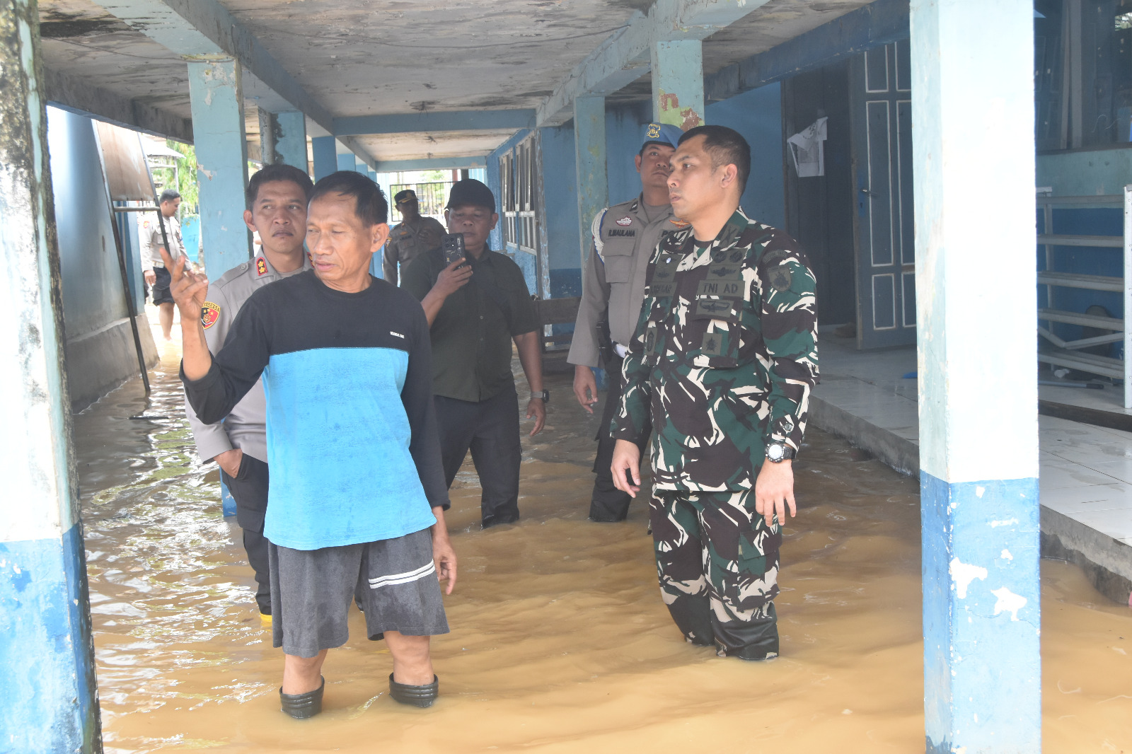Dandim 1002/HST dan Kapolres HST Imbau Warga Tidak Panik Hadapi Banjir