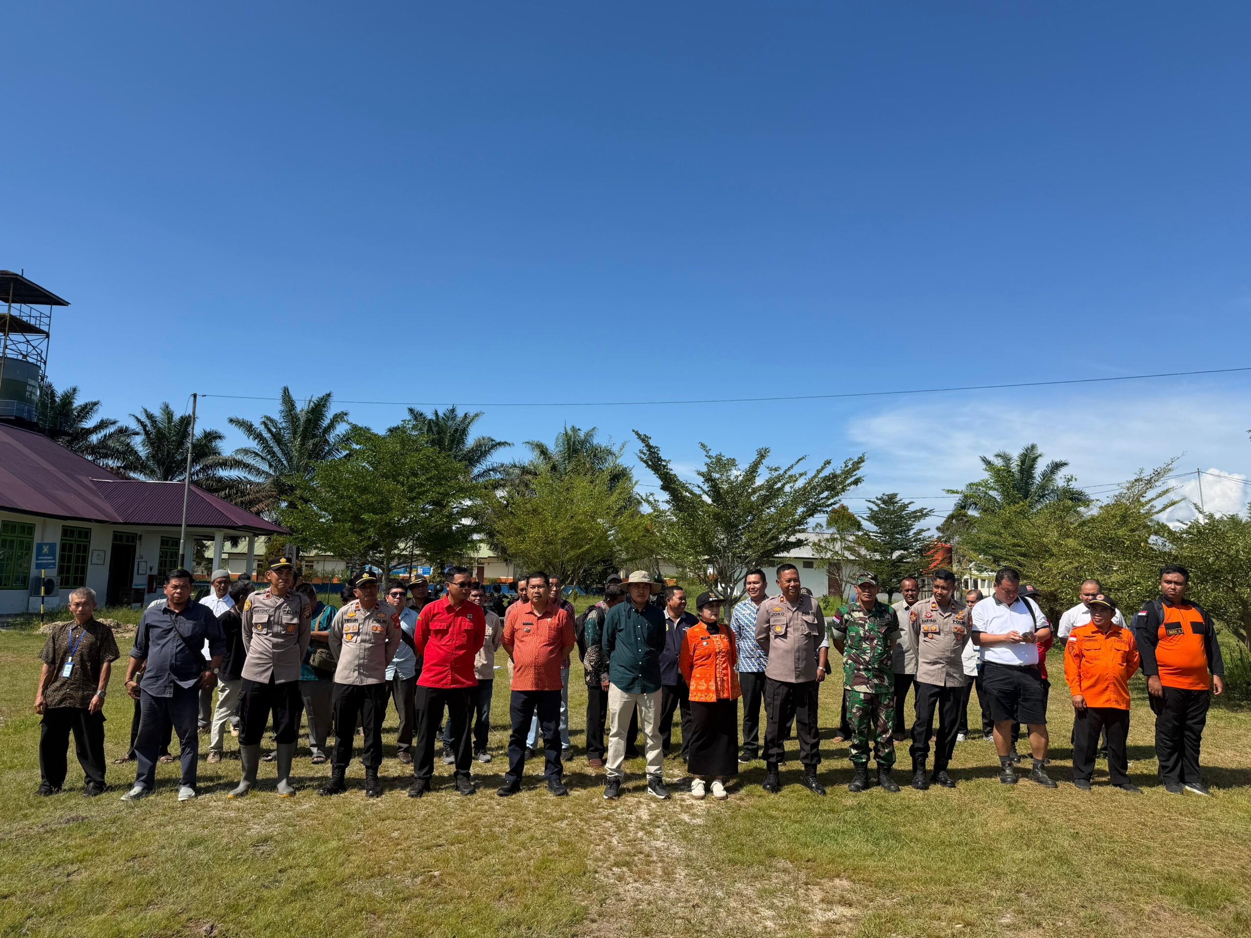 Tingkatkan Kesiapsiagaan Anggota Koramil 02/Sejangkung Hadiri Sosialisasi dan Simulasi Karhutla