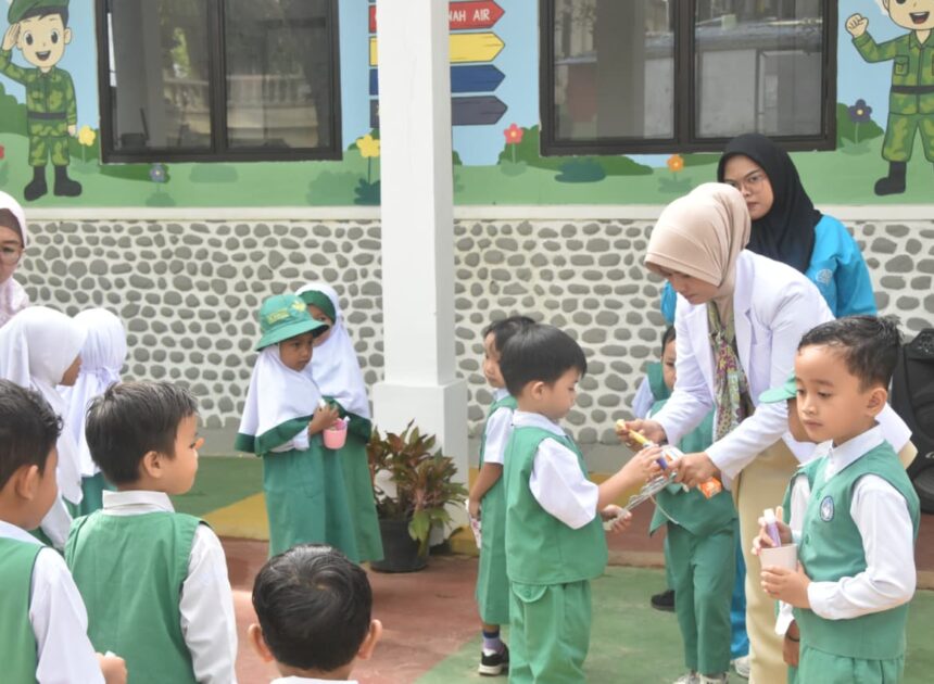 Ketua Yayasan Kartika Jaya Koordinator Kodim 1002 Cabang XXVIII Tambun Bungai Edukasi Hidup Sehat Anak Usia Dini