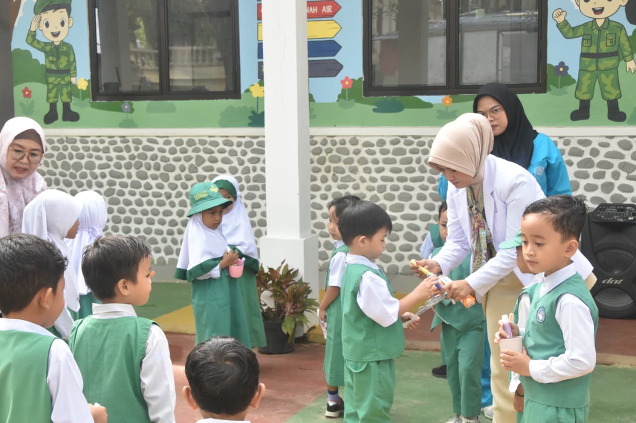 Ketua Yayasan Kartika Jaya Koordinator Kodim 1002 Cabang XXVIII Tambun Bungai Edukasi Hidup Sehat Anak Usia Dini