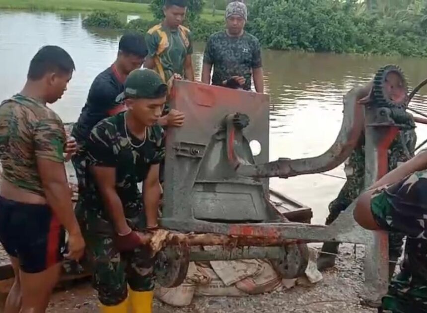 Mesin Molen Butuh Perawatan, Personel Kodim 1009/Tla Sigap Evakuasi ke Bengkel Demi Kelancaran Pembangunan Jembatan Garuda