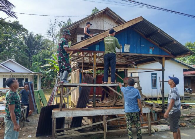 Pos Kamling Direhab, Babinsa dan Warga Awang Besar Kompak Bergotong Royong
