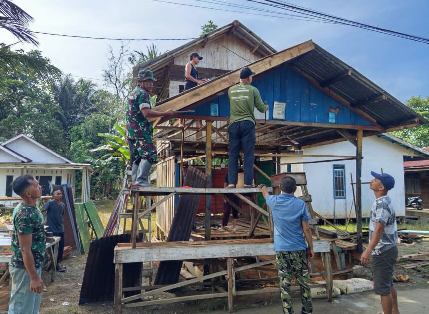 Pos Kamling Direhab, Babinsa dan Warga Awang Besar Kompak Bergotong Royong