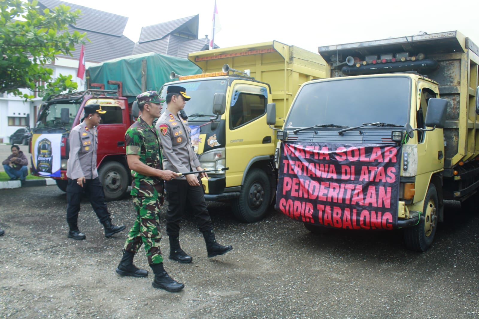 Dandim 1008/Tabalong Hadiri Aksi Damai Sopir Truk, Aspirasi Kelangkaan Solar Subsidi Disampaikan ke DPRD