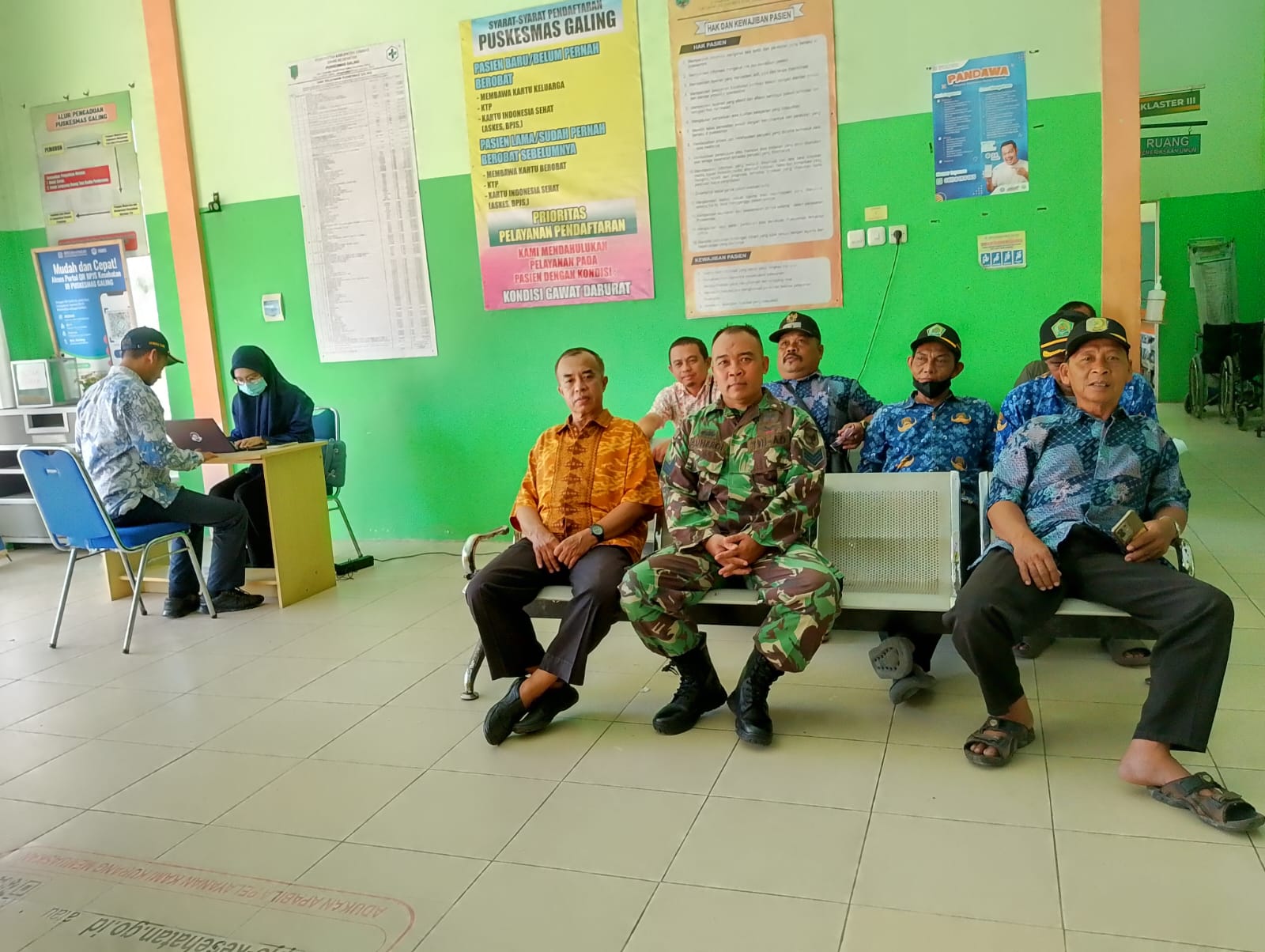 Anggota Koramil 07/Teluk Keramat Hadiri Launching Cek Kesehatan Gratis di Puskesmas Wilayah Binaan