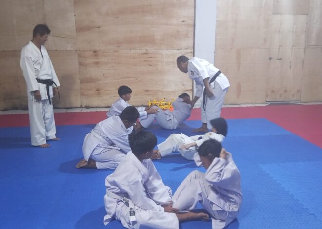 Babinsa dan Ketua MSH HST Gembleng Karateka Menuju Prestasi Gemilang