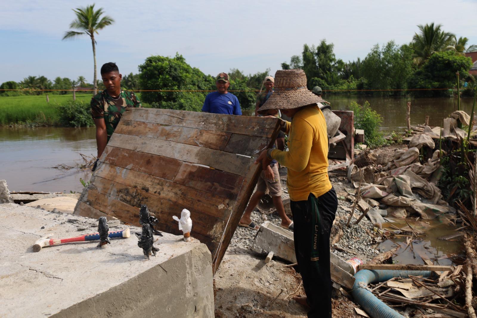 Percepat Proses Pengeringan Beton, Bekisting Menara Pylon Jembatan Garuda Mulai Dibongkar