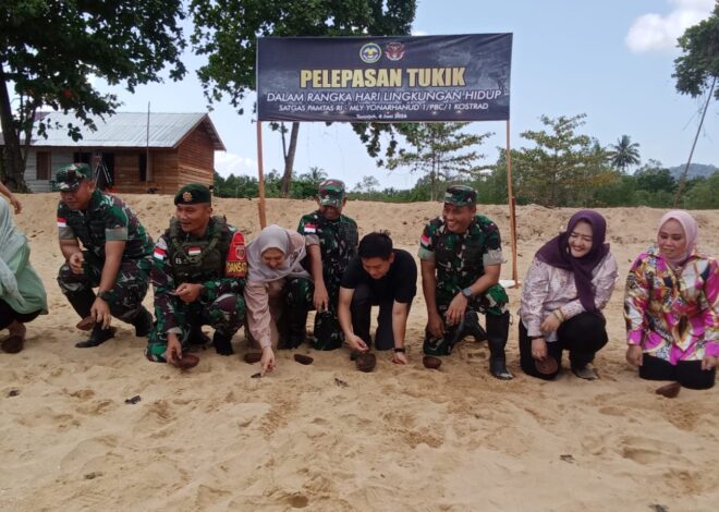 Dandim 1208/Sambas Dampingi Danrem 121/ABW Tanam Mangrove dan Lepas Tukik di Wilayah Perbatasan
