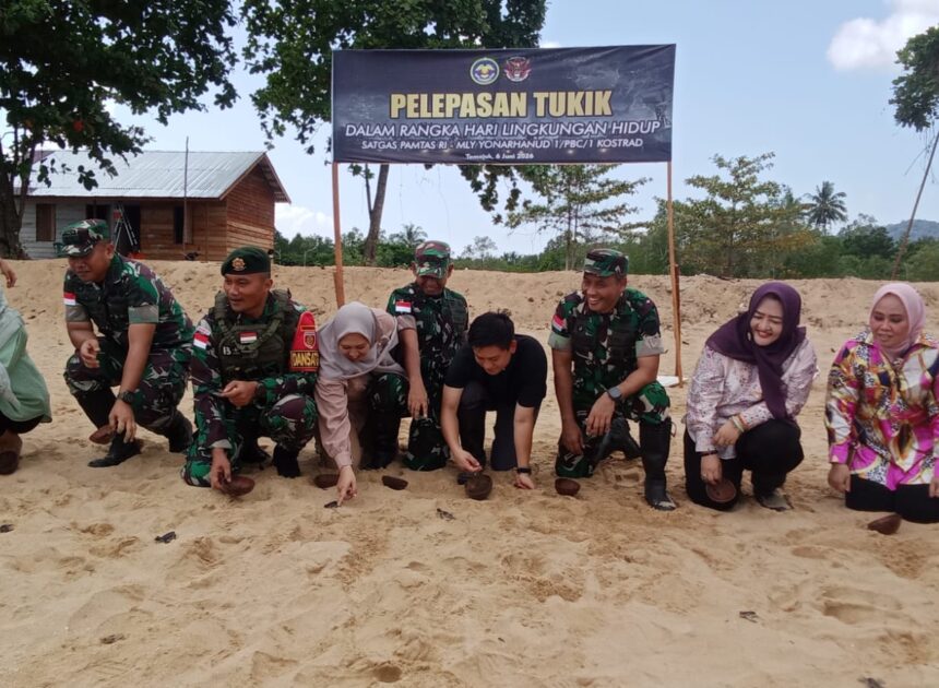 Dandim 1208/Sambas Dampingi Danrem 121/ABW Tanam Mangrove dan Lepas Tukik di Wilayah Perbatasan
