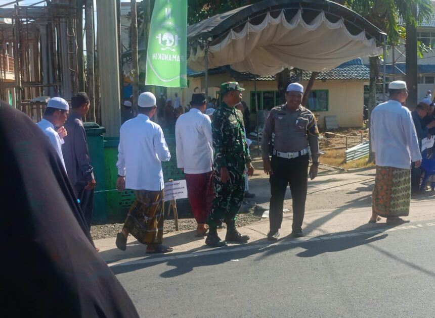 Anggota Koramil 1002-08/Labuan Amas Utara Amankan Pelaksanaan Haul KH. Mahfuz Amin di Ponpes Ibnul Amin Pemangkih