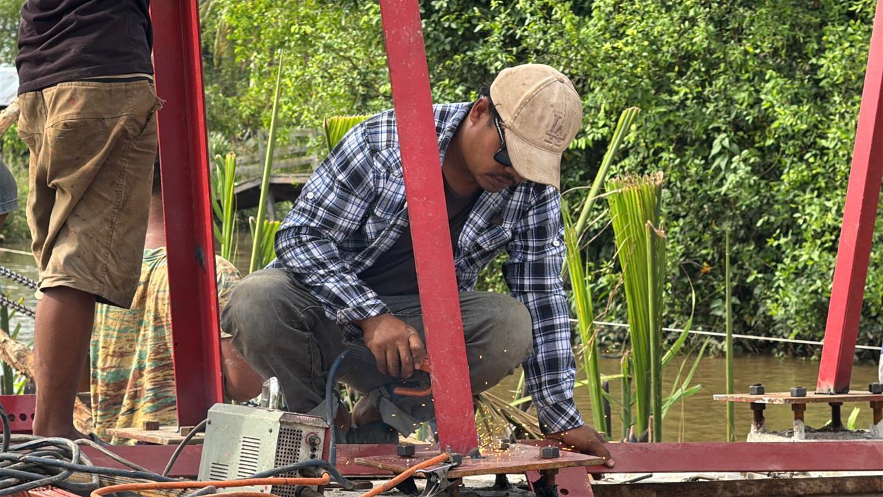 Kembali Datangkan Tenaga Ahli, Menara Pylon yang Sebelumnya Didatangkan Langsung Didirikan