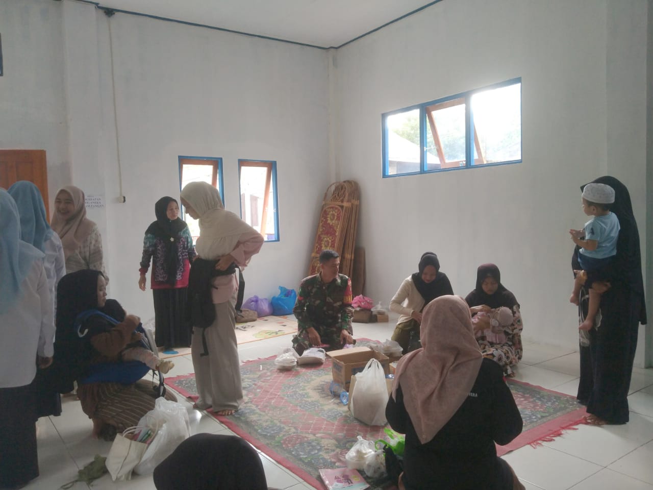Melalui Posyandu, Babinsa Koramil 1002-06/Barabai Dukung Upaya Pencegahan Stunting