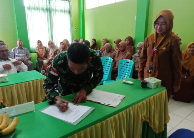 Dukung Tumbuh Kembang Generasi Muda, Babinsa Sekura Hadiri Lokakarya Mini Bidang Kesehatan dan CKG Bagi Anak Sekolah